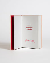 Lade das Bild in den Galerie-Viewer, Buch Somebody Told Me